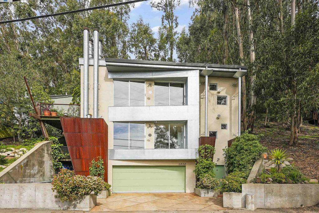 1828 Arrowhead Dr, Oakland, CA 94611