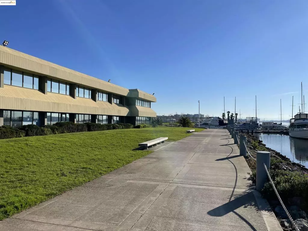 Oakland, CA 94607,11 Embarcadero W