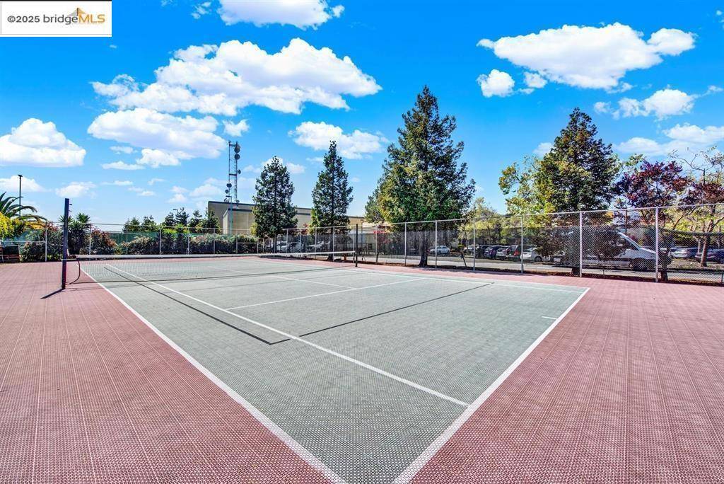 Oakland, CA 94607,11 Embarcadero W