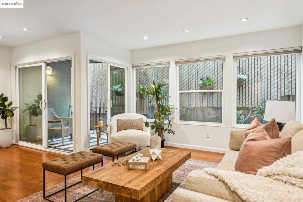 Oakland, CA 94610,22 Moss Ave #107