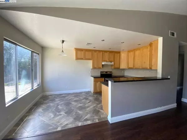 Suisun City, CA 94585,607 Crested Dr