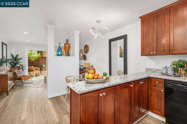 Walnut Creek, CA 94597,2742 Oak Rd #197