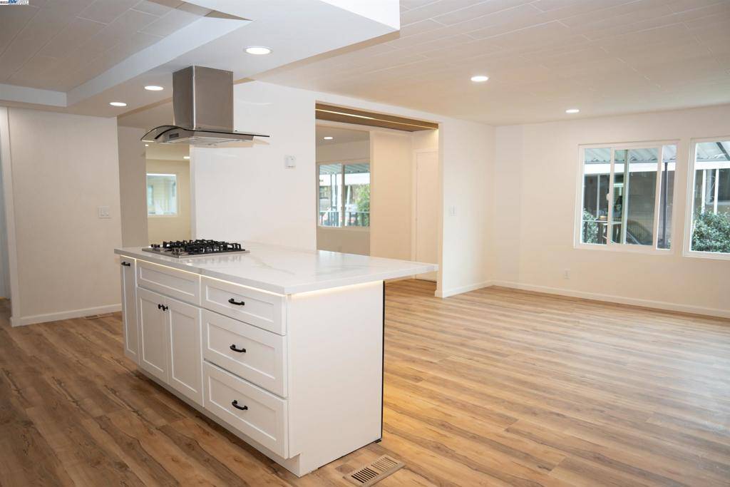 Hayward, CA 94544,29365 Nantucket Way