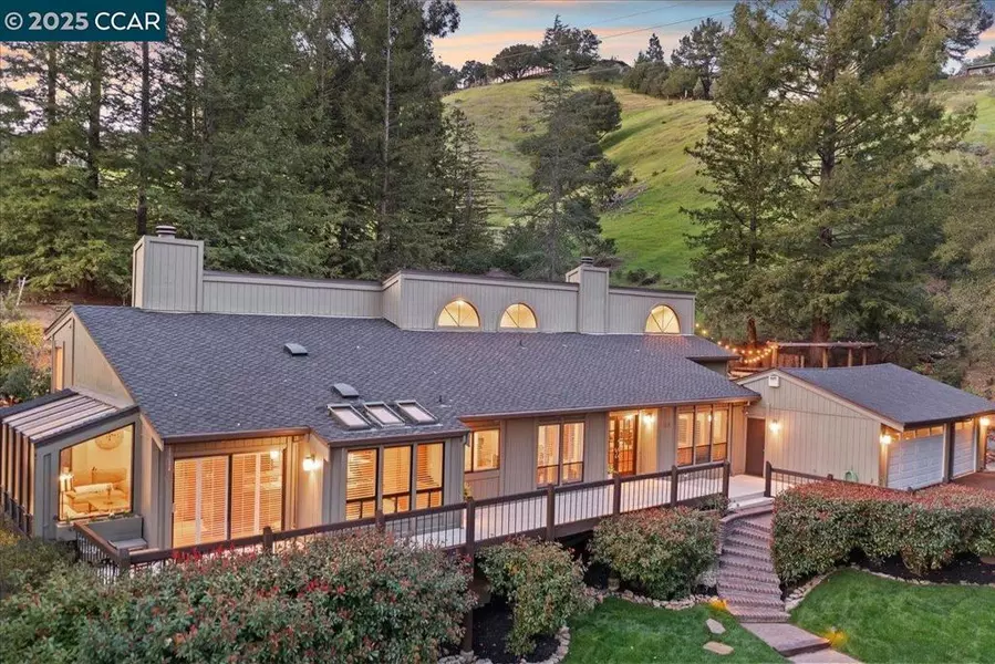 12 Lost Valley Dr, Orinda, CA 94563