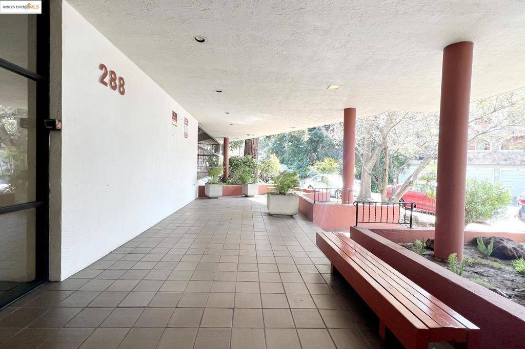 Oakland, CA 94611,288 Whitmore St #207