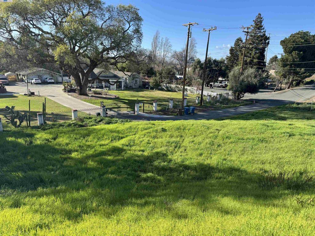 Antioch, CA 94509,2719 holly ct