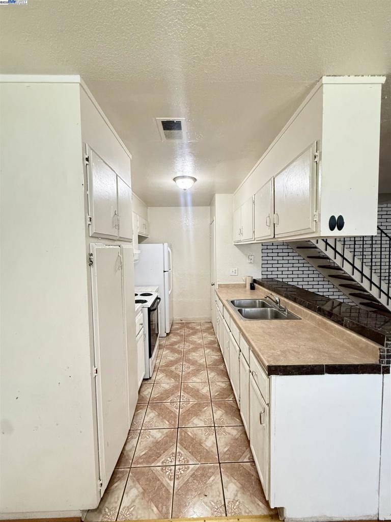 Antioch, CA 94509,2405 Peppertree Ct #2