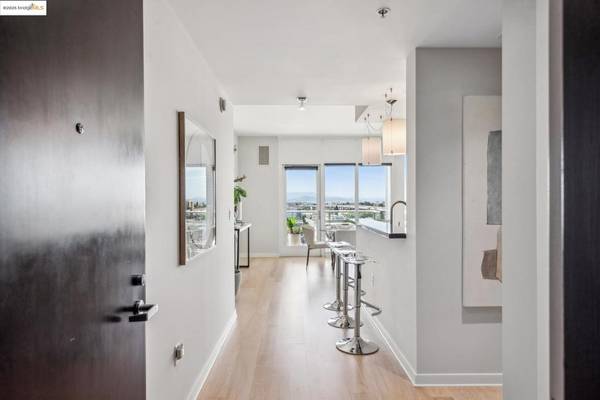 Oakland, CA 94607,222 Broadway #1301