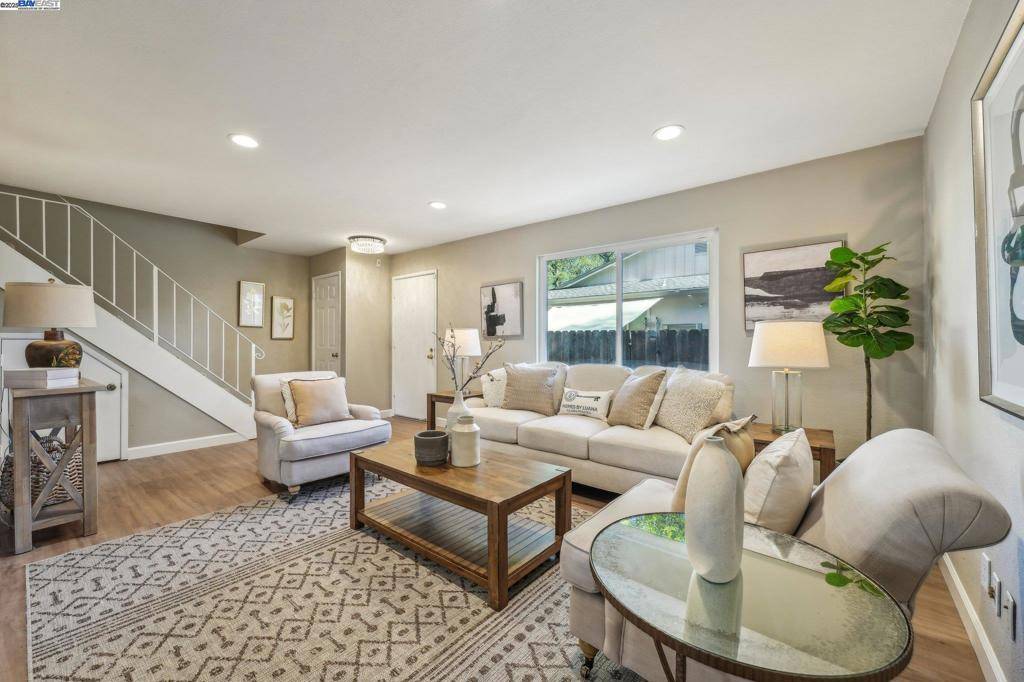 Pleasanton, CA 94588,3689 Woodbine Way