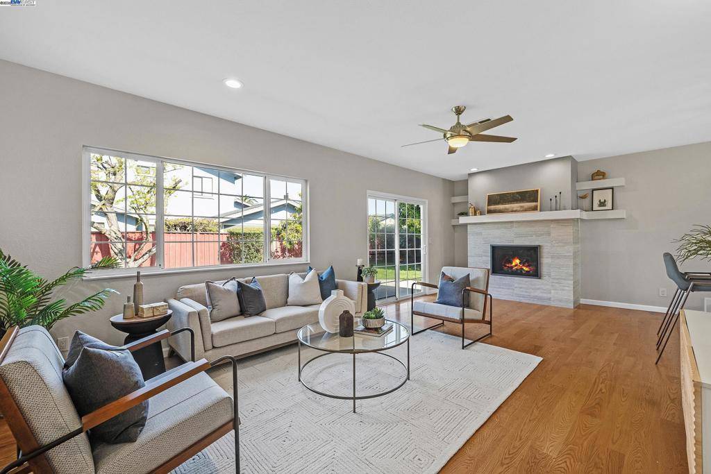 Fremont, CA 94555,3075 Locke Ct