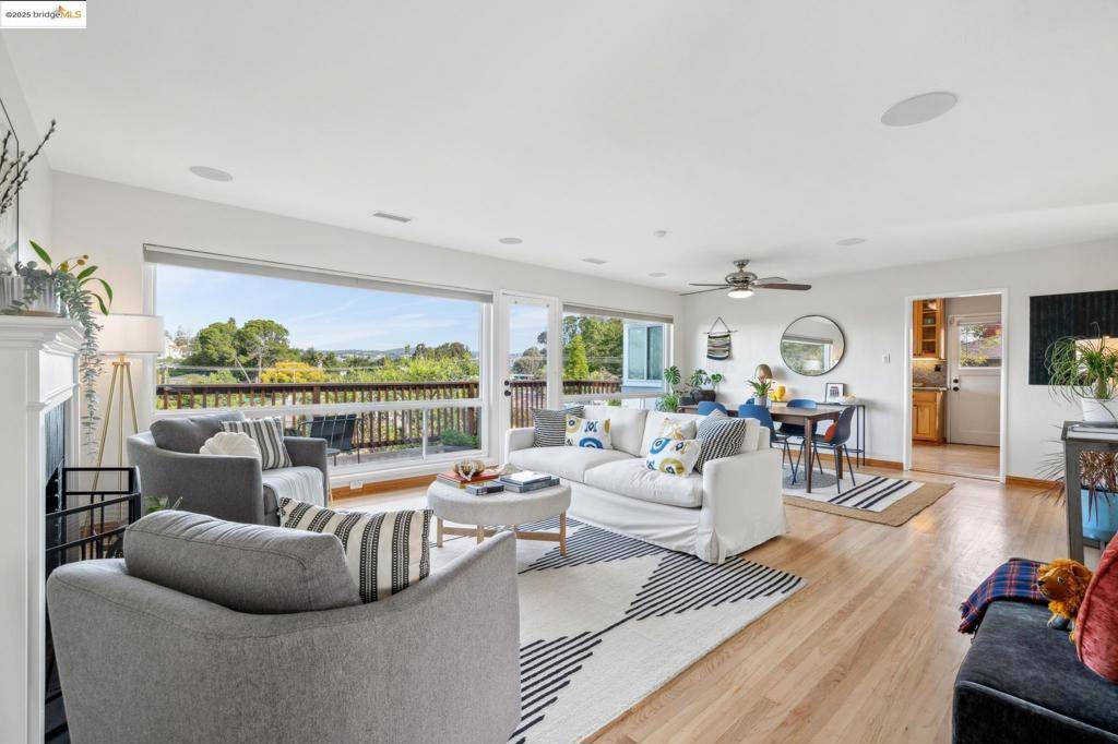 Castro Valley, CA 94546,21531 Knoll Way