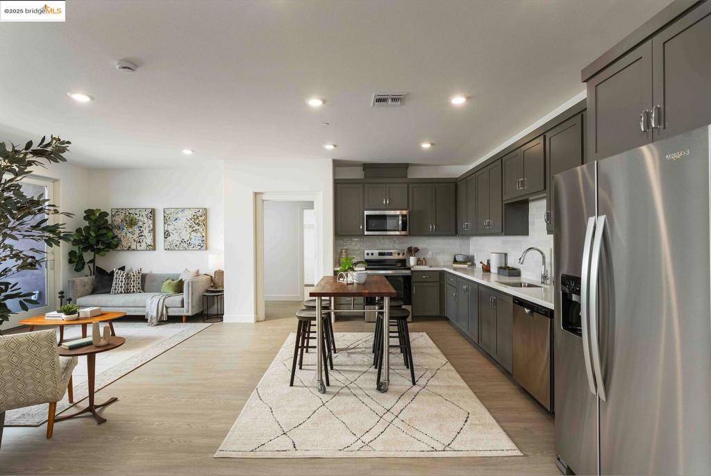 Hayward, CA 94544,500 Somi Ct #213