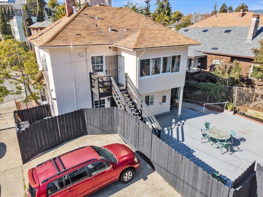 Oakland, CA 94611,3300 Harrison St