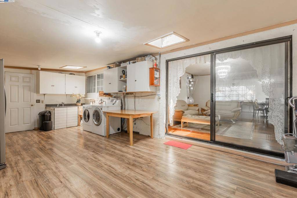 Milpitas, CA 95035,1122 Park Grove Dr