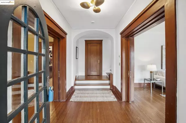 Berkeley, CA 94705,2799 Piedmont Ave