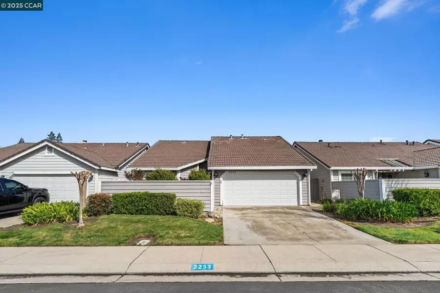 2253 Chelmsford Dr, Modesto, CA 95356