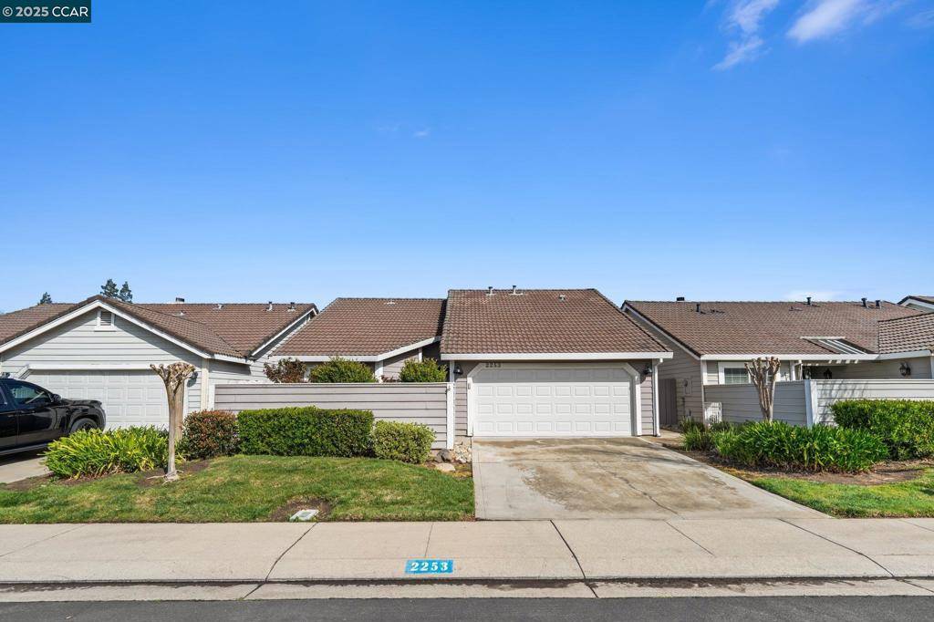2253 Chelmsford Dr, Modesto, CA 95356