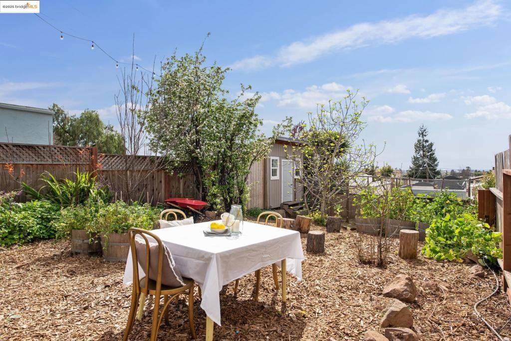 Oakland, CA 94605,9301 Lawlor St