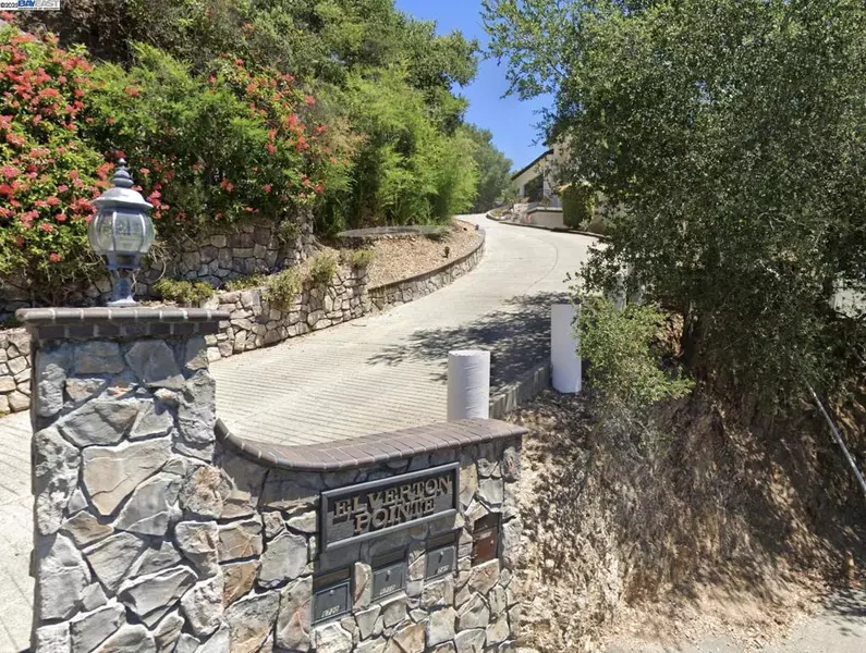 6740 Elverton Dr, Oakland, CA 94611