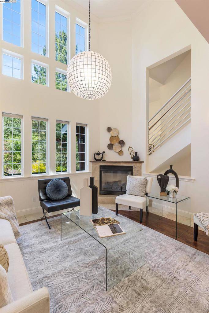 Oakland, CA 94611,6440 Longcroft Dr