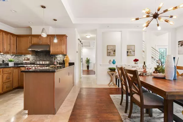 Oakland, CA 94611,6440 Longcroft Dr