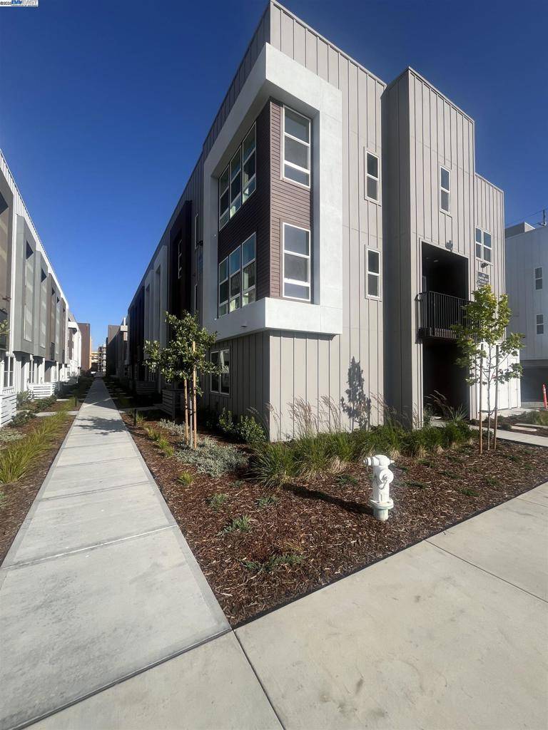 2015 Stanford Street, Alameda, CA 94501