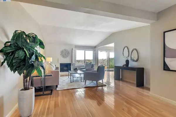 Castro Valley, CA 94552,18651 E Cavendish Dr