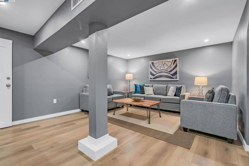 San Francisco, CA 94132,146 Ralston St