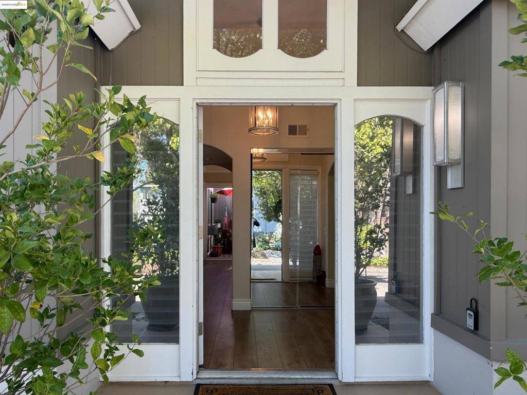1115 Running Springs Rd #4, Walnut Creek, CA 94595