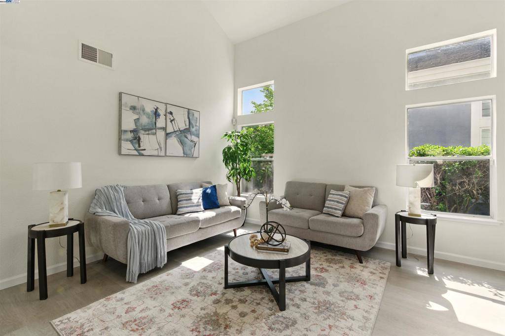 Fremont, CA 94555,33243 Sunriver Cmn