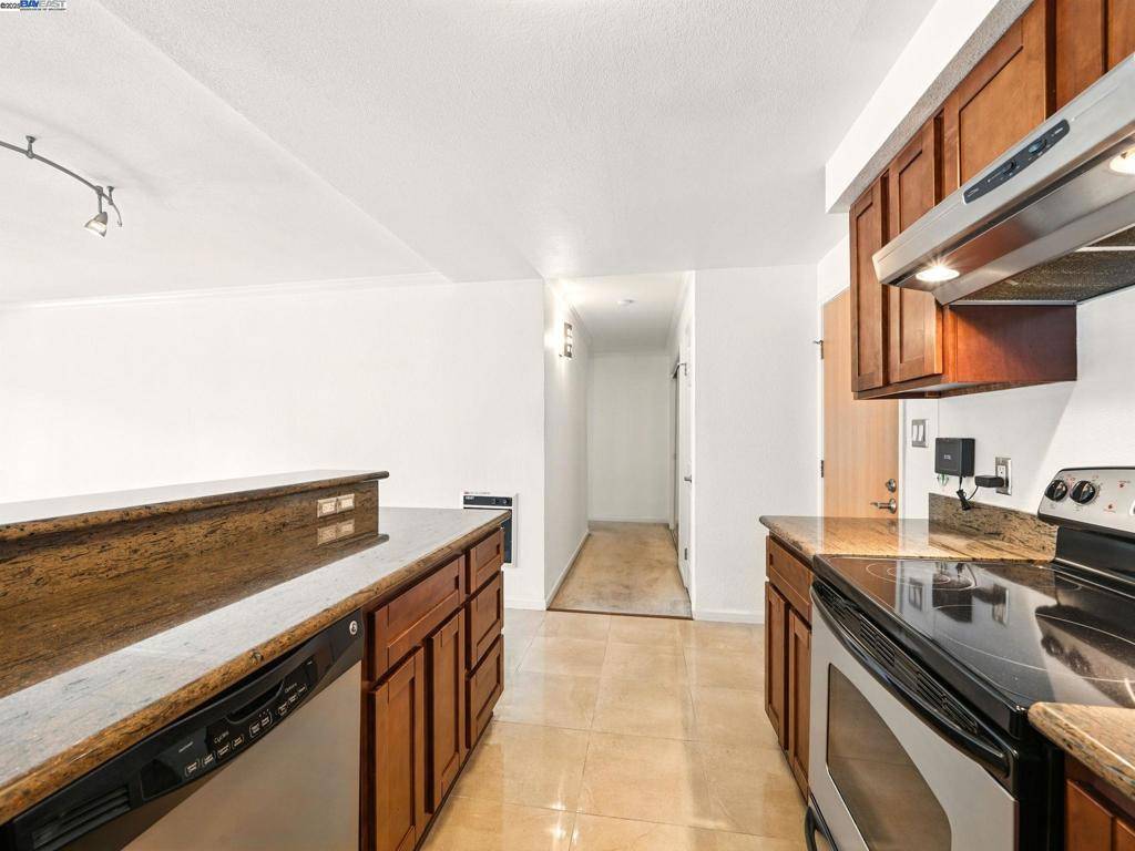 Oakland, CA 94611,77 Fairmount Ave #114