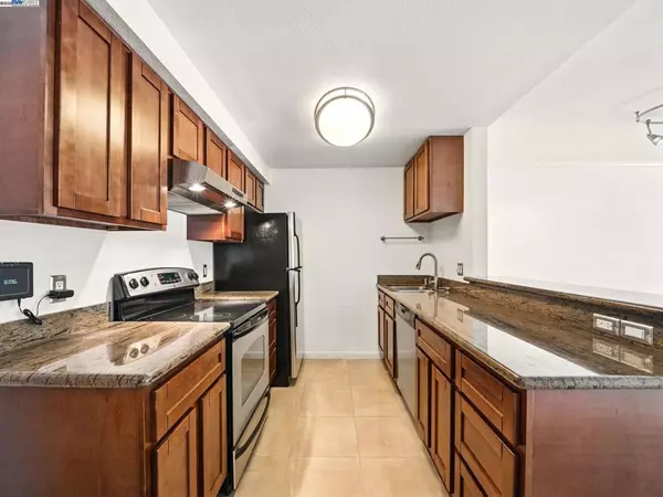 Oakland, CA 94611,77 Fairmount Ave #114