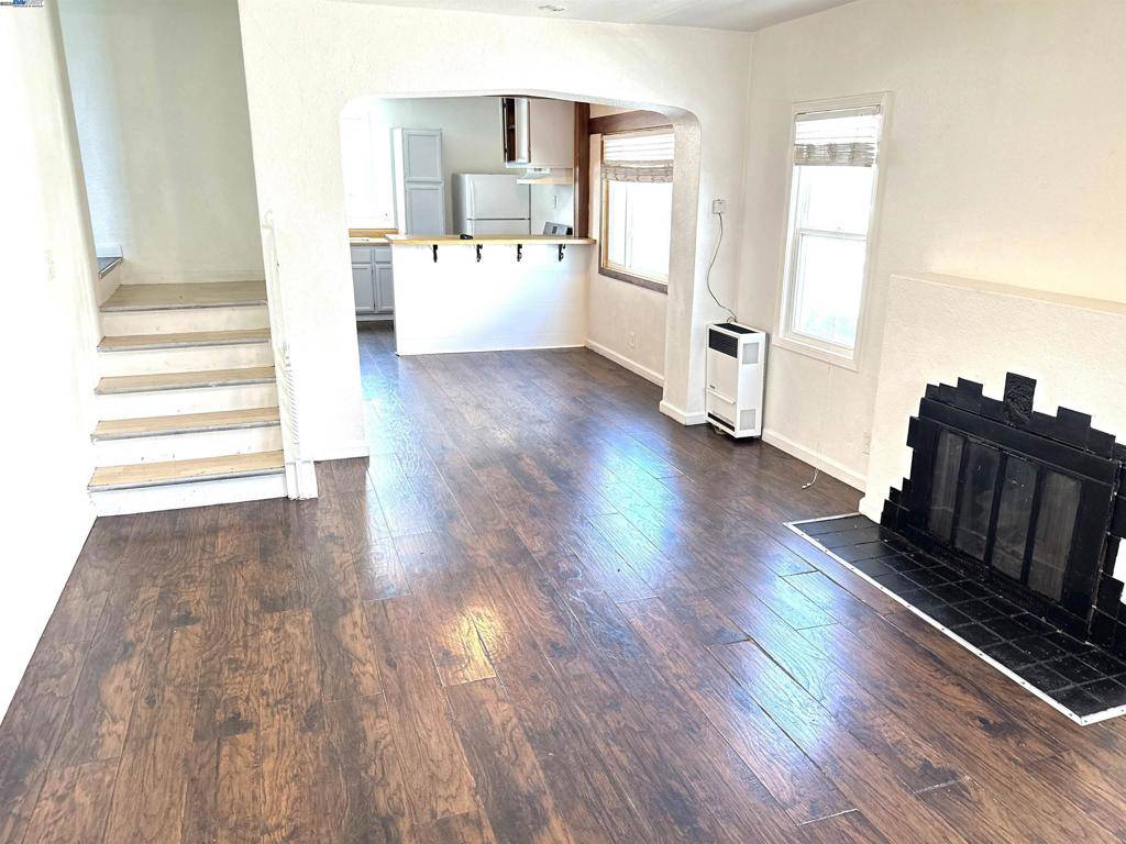 Oakland, CA 94603,1933 103rd. Ave.