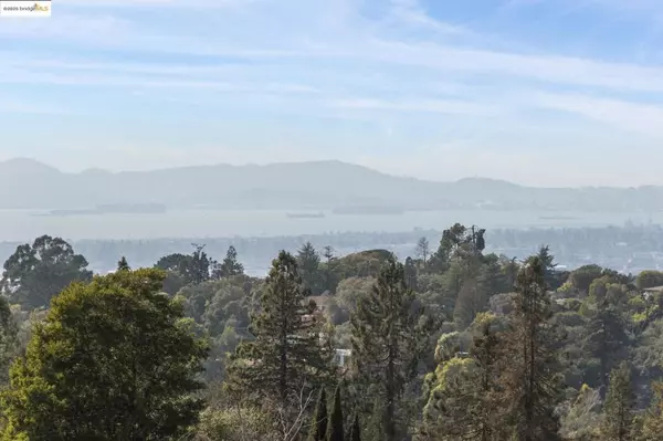 93 Thousand Oaks St, Oakland, CA 94605