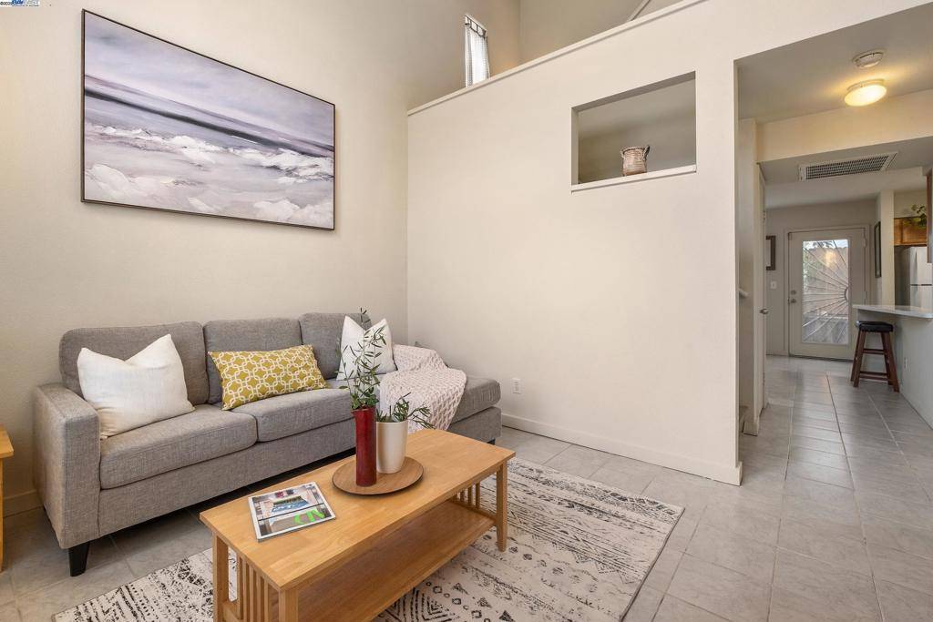Oakland, CA 94605,2453 Palmvilla Ct