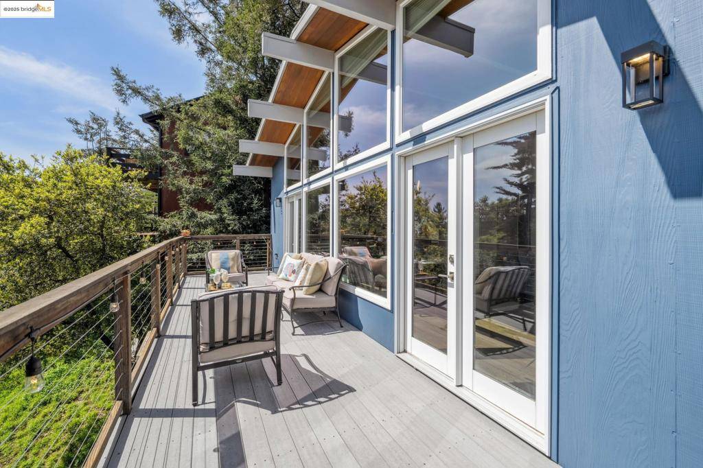 6804 Saroni DR,  Oakland,  CA 94611