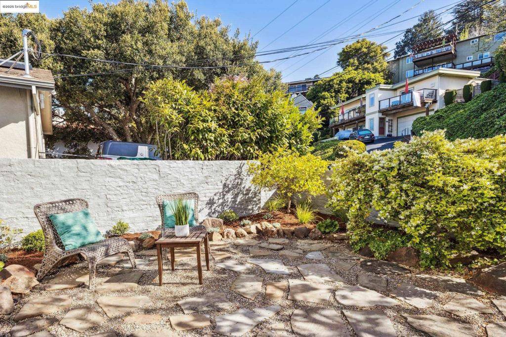 Oakland, CA 94602,1963 Oakview Dr