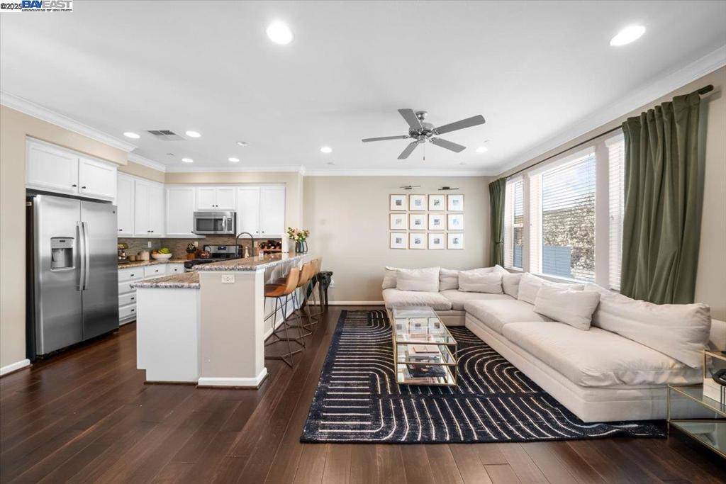 118 Selby Ln #10, Livermore, CA 94551