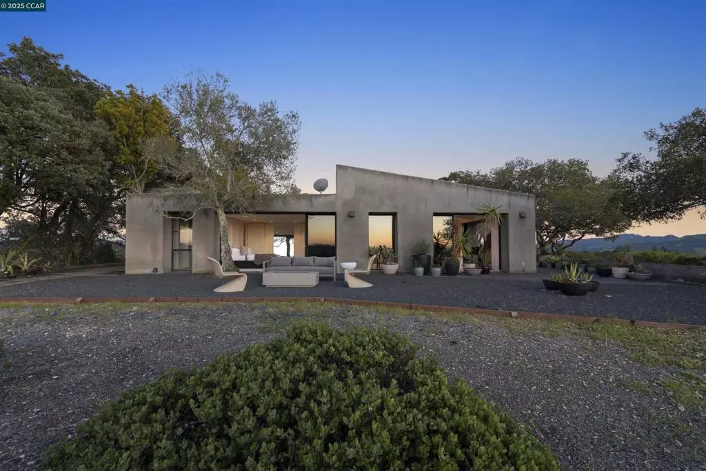 Orinda, CA 94563,13 Melody Ln