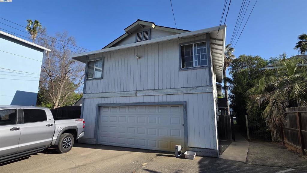 Sacramento, CA 95817,3208 2nd Ave