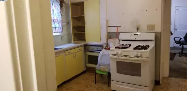 Oakland, CA 94605,Address not disclosed