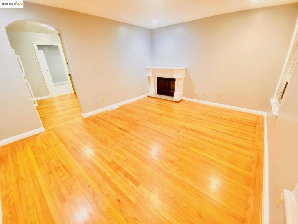 Alameda, CA 94501,512 Central Ave