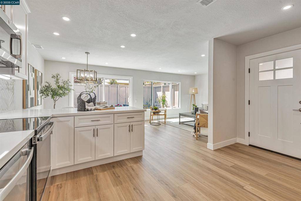 Walnut Creek, CA 94595,2340 Tice Creek Dr #2