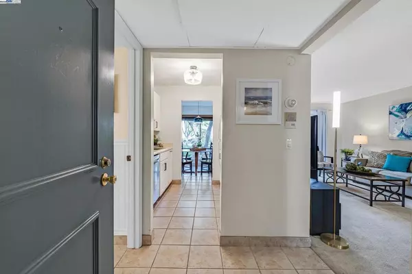 Walnut Creek, CA 94596,420 N Civic Dr #101