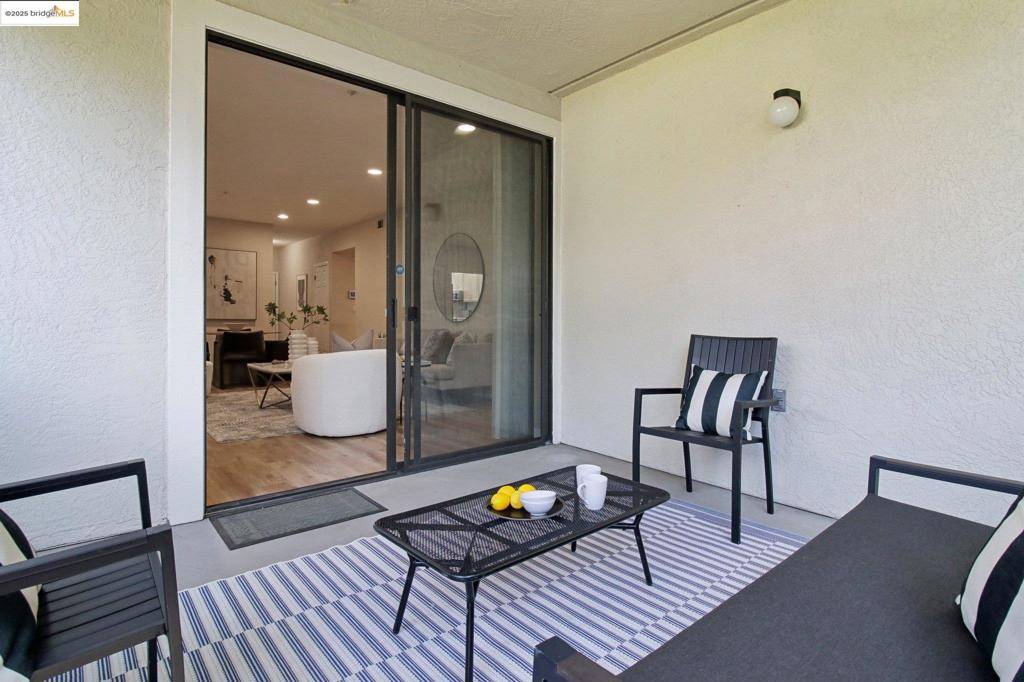 Walnut Creek, CA 94597,2584 Oak Rd #122