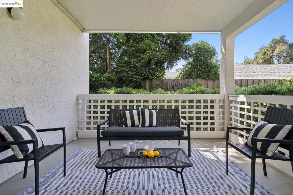 Walnut Creek, CA 94597,2584 Oak Rd #122