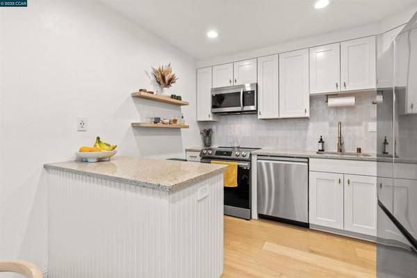 Walnut Creek, CA 94597,2708 Oak Rd #4
