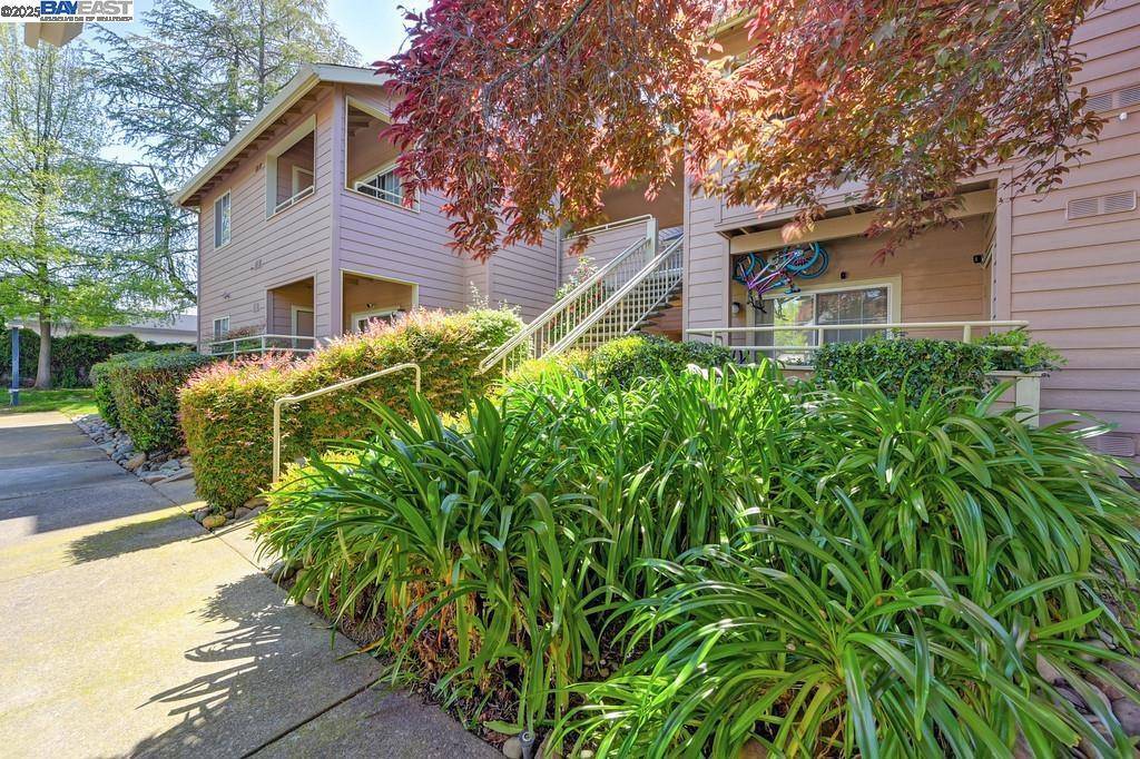 Rancho Cordova, CA 95670,11150 Trinity River Dr #84