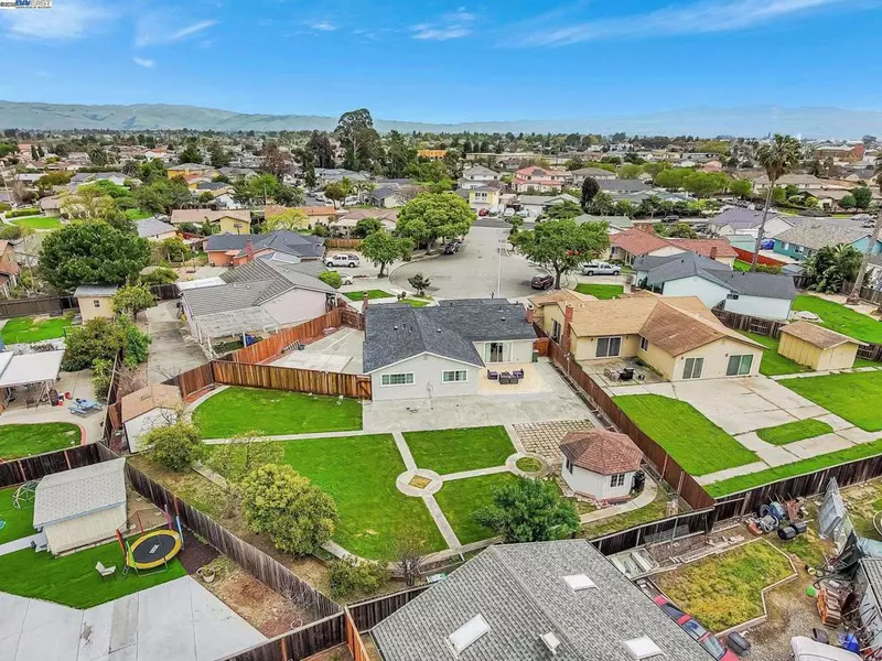 7765 Yew Ct, Newark, CA 94560