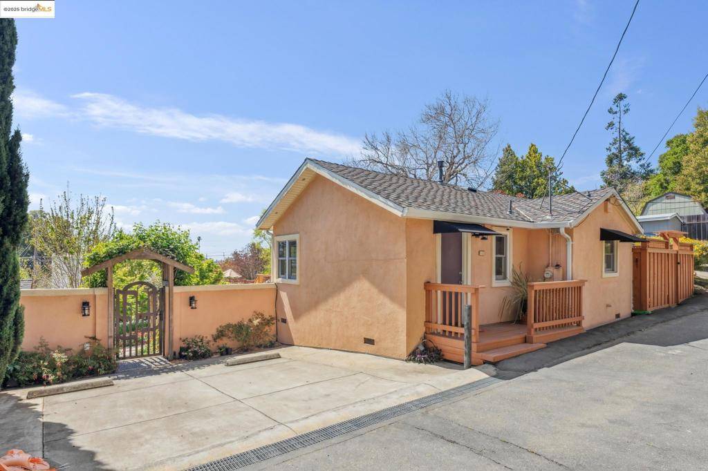 Oakland, CA 94602,2457 Ravenwood Ln